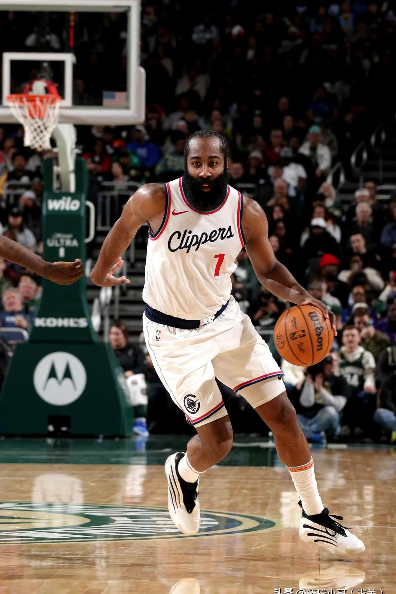 爱游戏-包含TL引发争议！，哈登官方宣布爆冷新规引发球迷热议的词条