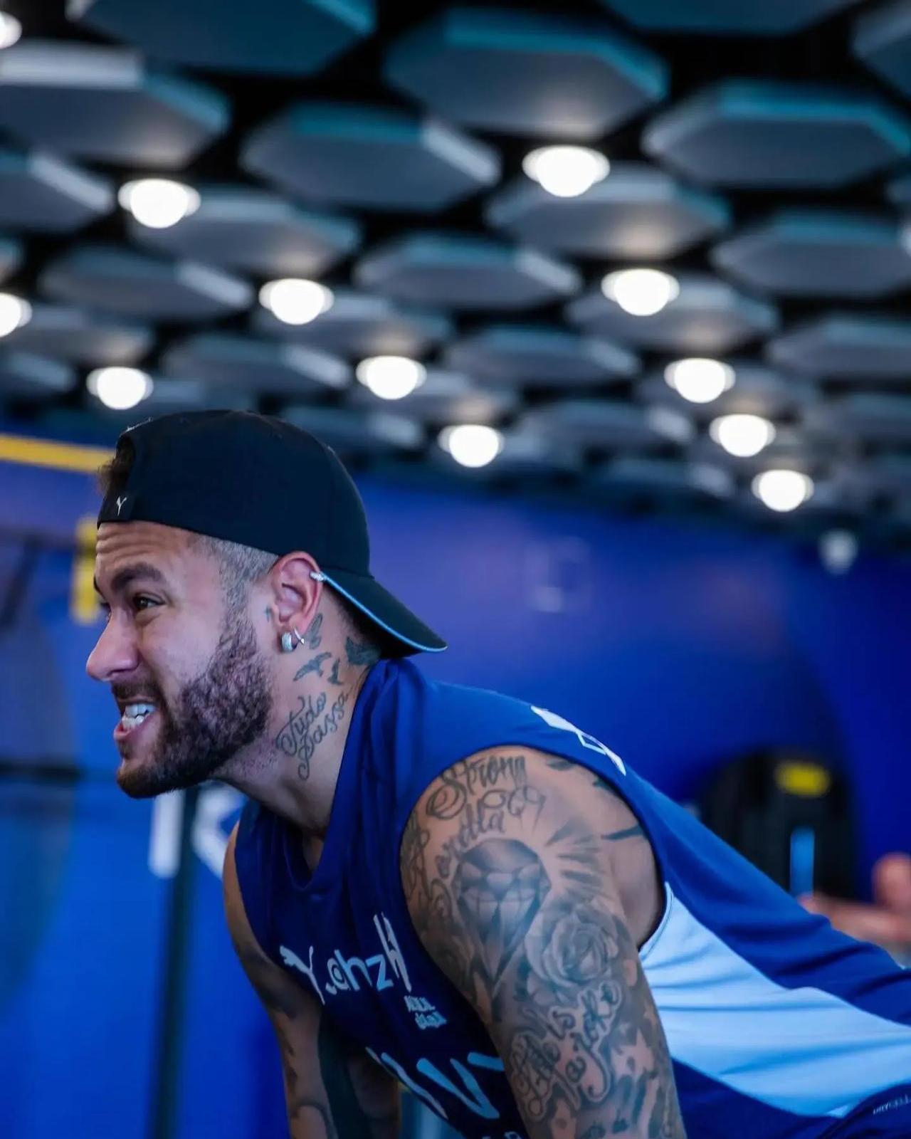 爱游戏在线登录-包含内马尔新星表现优异表现突出，利物浦前途光明！比赛高潮迭起的词条