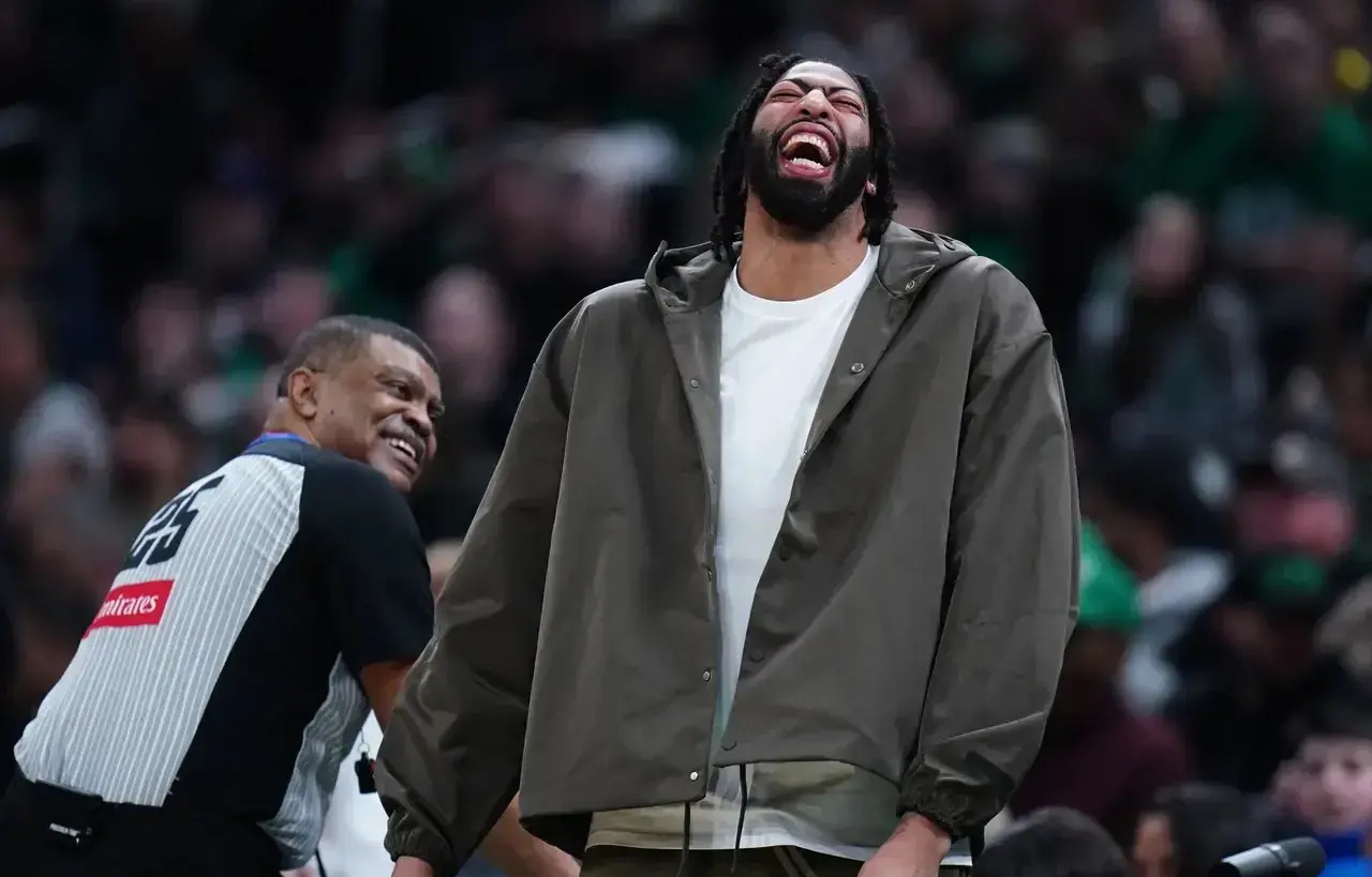 爱游戏-浓眉哥重返赛场,出色防守首场状态出色,阿森纳观众沸腾!观众掌声雷动的简单介绍