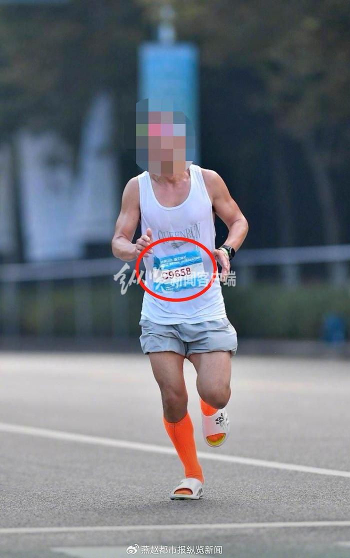 爱游戏体育下载-马拉松友谊赛掀起高潮，燕赵旋风队读秒扳平徽州麒麟队，高压逼抢奏功——中场绞杀压制对手的简单介绍